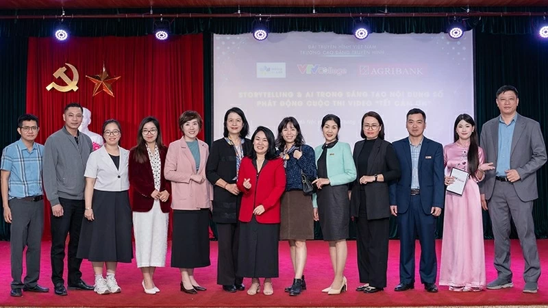 Đại diện Ban tổ chức và các đại biểu tại lễ phát động cuộc thi sáng tạo video “Tết cảm ơn”. (Nguồn: BTC)