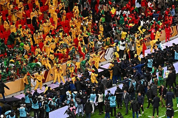 Chung kết AFCON 2025: Cầu thủ tuyển Senegal rời sân để phản đối phạt đền Chung kết AFCON 2025: Cầu thủ tuyển Senegal rời sân để phản đối phạt đền