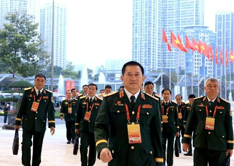 Các đại biểu Đoàn Đảng bộ Quân đội đến dự phiên thảo luận tại hội trường về các văn kiện Đại hội, sáng 21/1. Ảnh: TTXVN