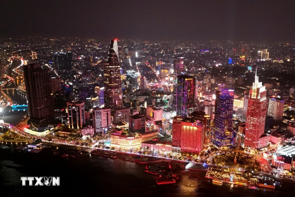Trung tâm TP. Hồ Chí Minh lung linh sắc màu chào mừng Đại hội XIV của Đảng