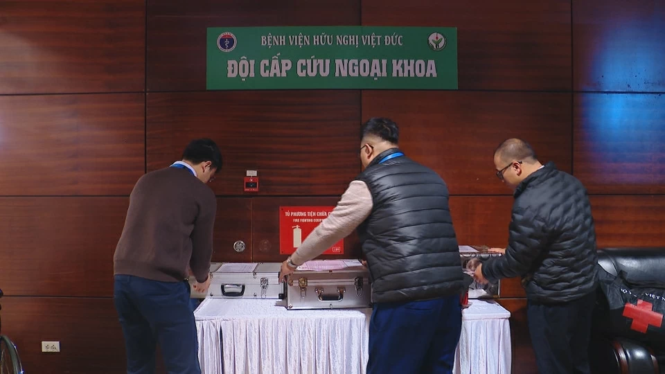 Phòng cấp cứu y tế với nhiều trang thiết bị hiện đại phục vụ tại khu vực Đại hội XIV Phòng cấp cứu y tế với nhiều trang thiết bị hiện đại phục vụ tại khu vực Đại hội XIV