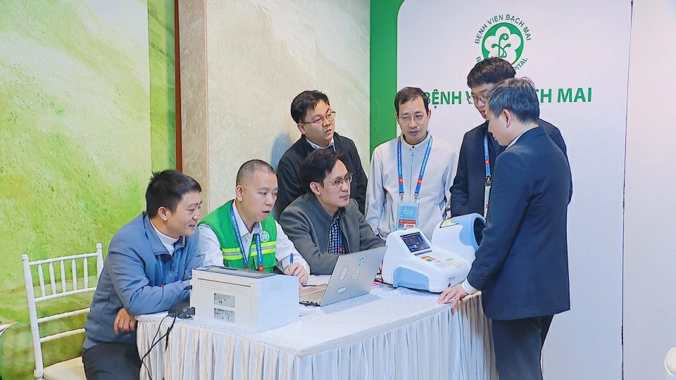 Phòng cấp cứu y tế với nhiều trang thiết bị hiện đại phục vụ tại khu vực Đại hội XIV Phòng cấp cứu y tế với nhiều trang thiết bị hiện đại phục vụ tại khu vực Đại hội XIV
