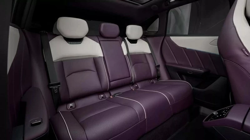 Hàng ghế sau của Mazda CX-6e.