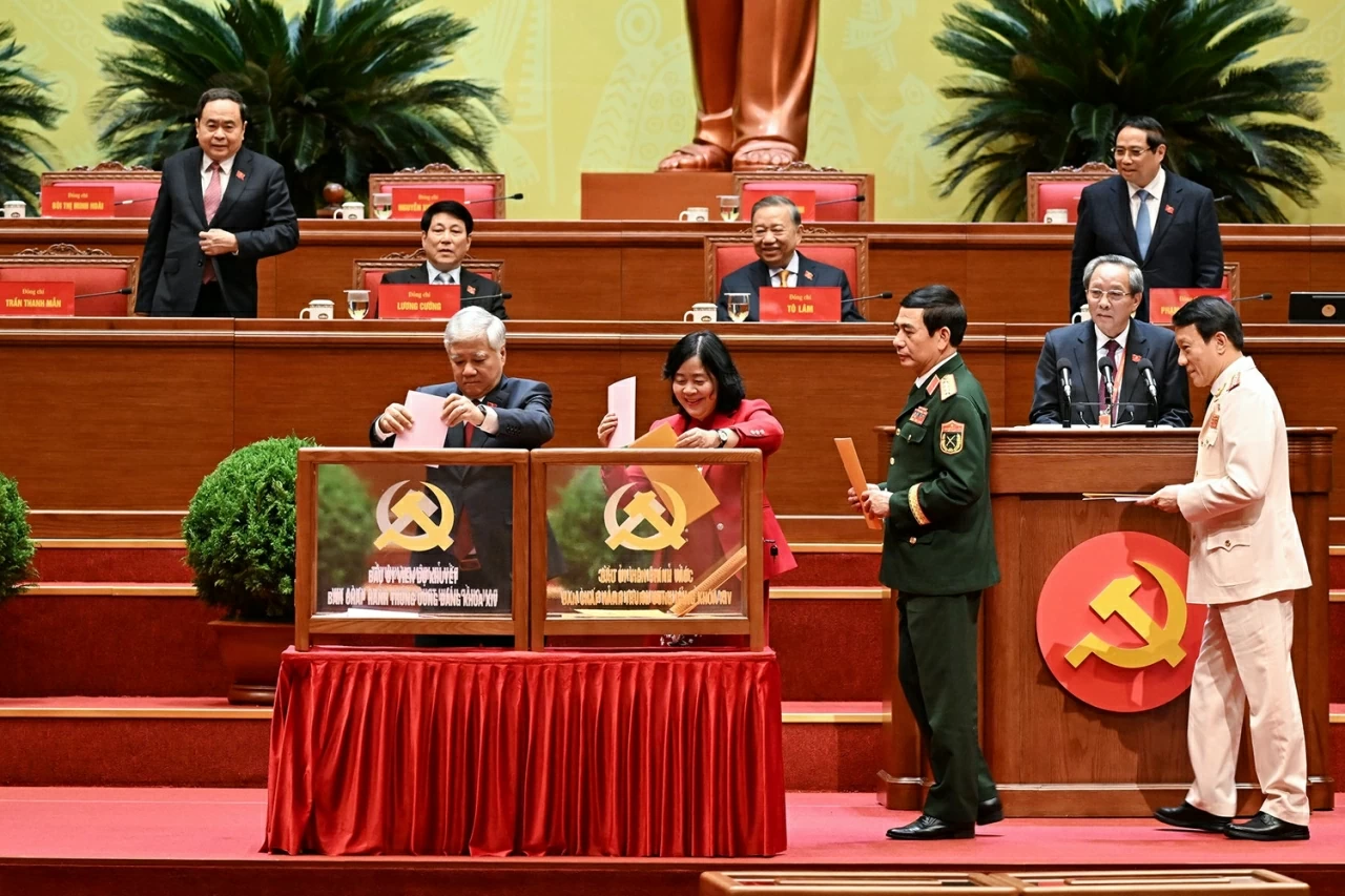 Hình ảnh bỏ phiếu Bầu Ban Chấp hành Trung ương Đảng khóa XIV Hình ảnh bỏ phiếu Bầu Ban Chấp hành Trung ương Đảng khóa XIV