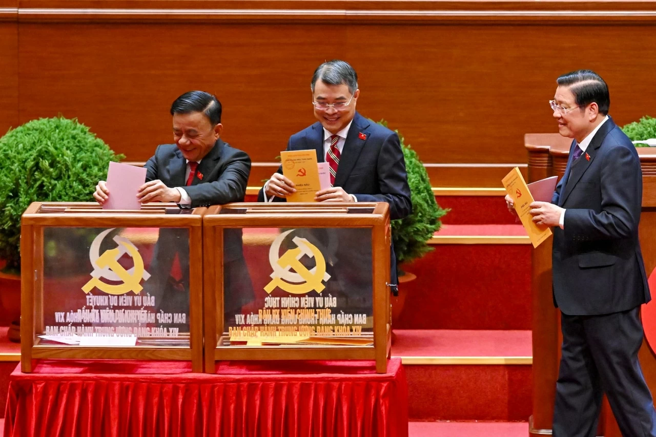 Hình ảnh bỏ phiếu Bầu Ban Chấp hành Trung ương Đảng khóa XIV Hình ảnh bỏ phiếu Bầu Ban Chấp hành Trung ương Đảng khóa XIV