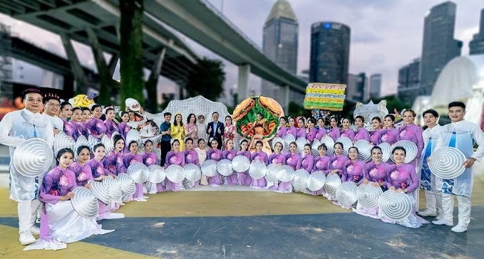 Người Việt tại Singapore nhìn về thành công Đại hội Đảng Người Việt tại Singapore nhìn về thành công Đại hội Đảng