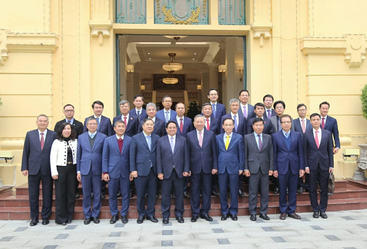 Tổng Bí thư Tô Lâm cùng các đại biểu chụp bức ảnh lưu niệm. (Ảnh: Thành Long)