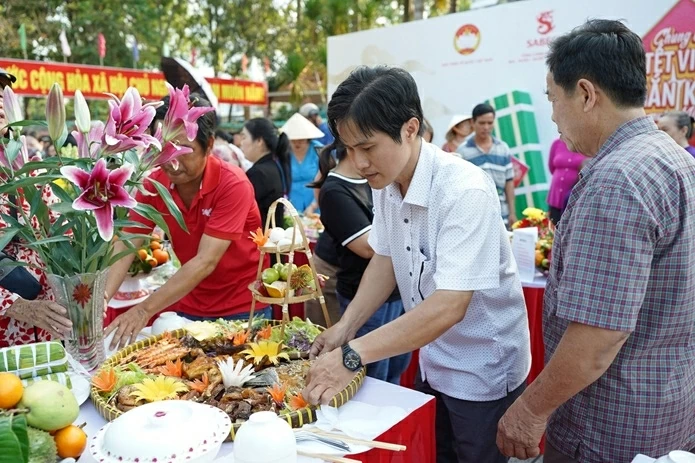 Lan tỏa không khí Xuân ấm áp, gắn kết cộng đồng tại Vĩnh Long và Cần Thơ Lan tỏa không khí Xuân ấm áp, gắn kết cộng đồng tại Vĩnh Long và Cần Thơ