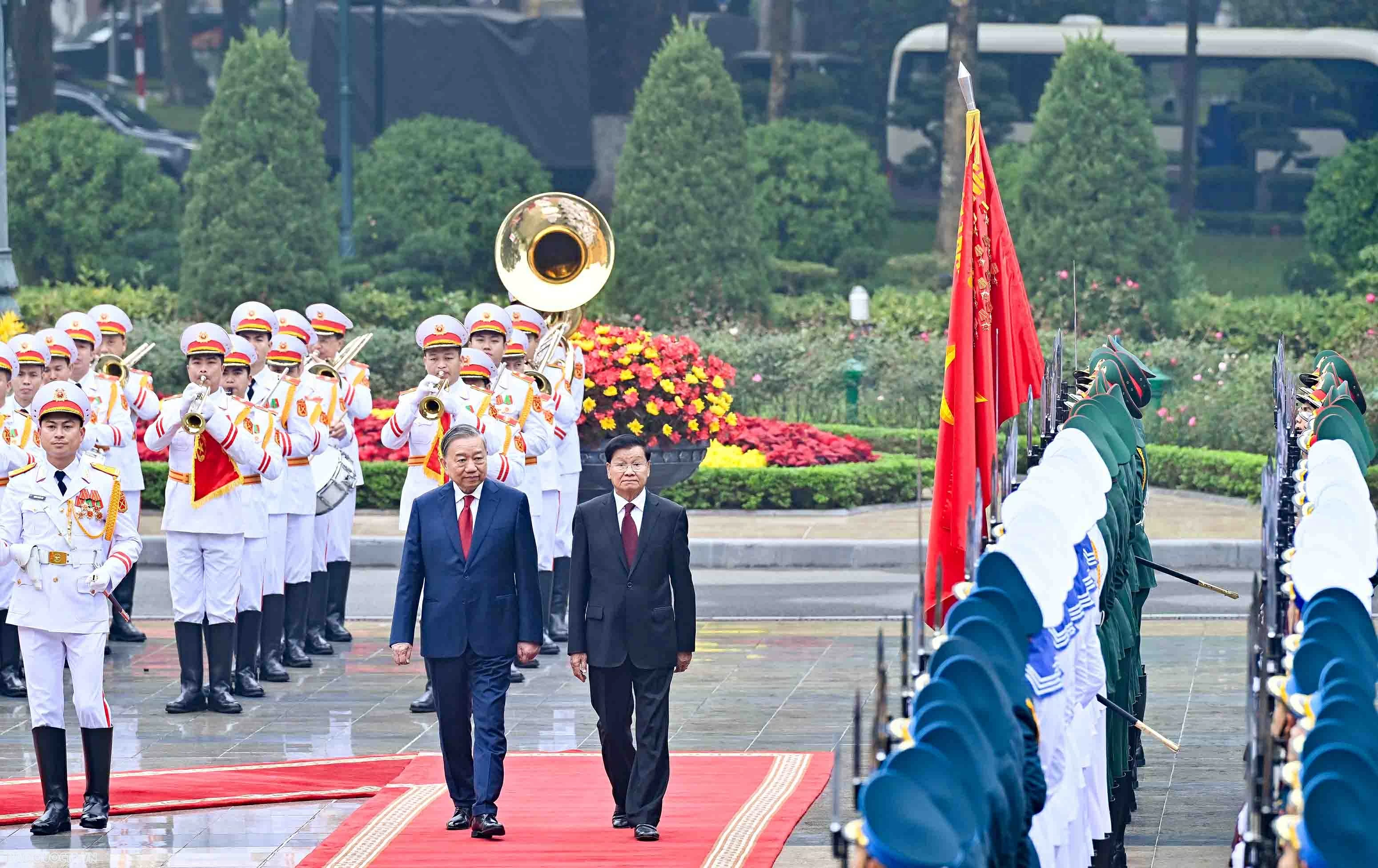 Lễ đón chính thức Tổng Bí thư, Chủ tịch nước Lào và Phu nhân