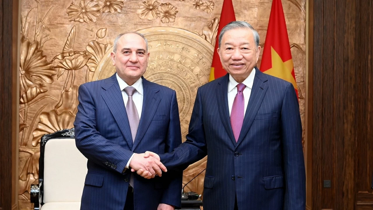 Tổng Bí thư Tô Lâm tiếp ông Tahir Budagov, Phó Chủ tịch kiêm Chánh Văn phòng Trung ương Đảng Azerbaijan Mới. Tổng Bí thư Tô Lâm tiếp ông Tahir Budagov, Phó Chủ tịch kiêm Chánh Văn phòng Trung ương Đảng Azerbaijan Mới.