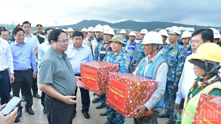 Thủ tướng Phạm Minh Chính kiểm tra các công trình trọng điểm phục vụ APEC 2027
