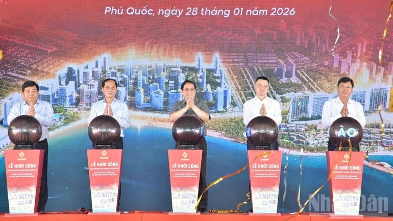 Thủ tướng Phạm Minh Chính kiểm tra các công trình trọng điểm phục vụ APEC 2027