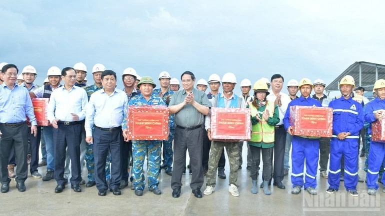 Thủ tướng Phạm Minh Chính kiểm tra các công trình trọng điểm phục vụ APEC 2027
