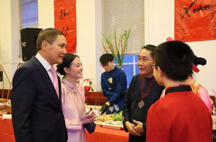 Cộng đồng người Việt Nam tại Anh gặp mặt đầu Xuân Bính Ngọ 2026 Cộng đồng người Việt Nam tại Anh gặp mặt đầu Xuân Bính Ngọ 2026 