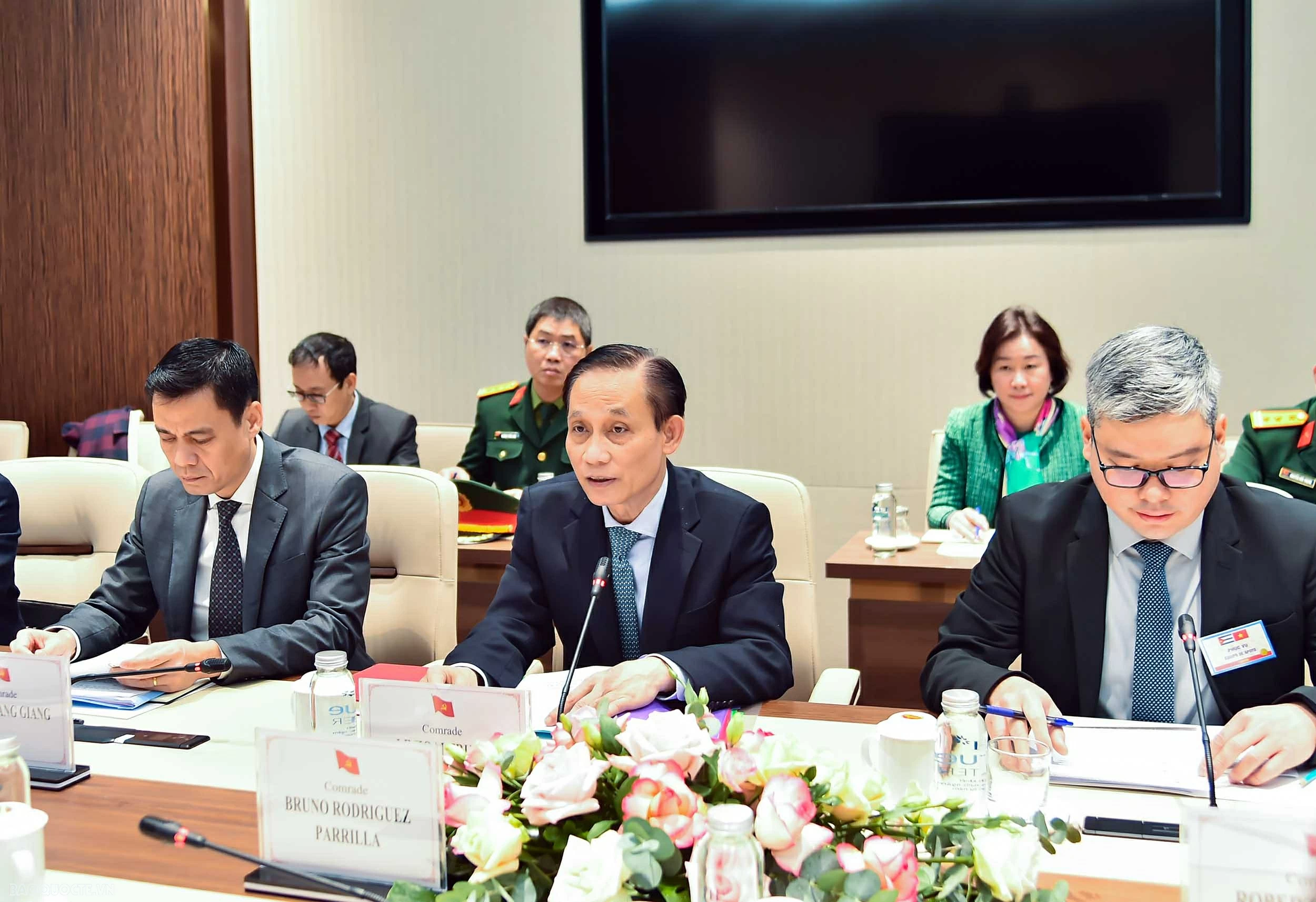 Bộ trưởng Ngoại giao Lê Hoài Trung hội đàm với Đặc phái viên Đảng Cộng sản, Nhà nước Cuba