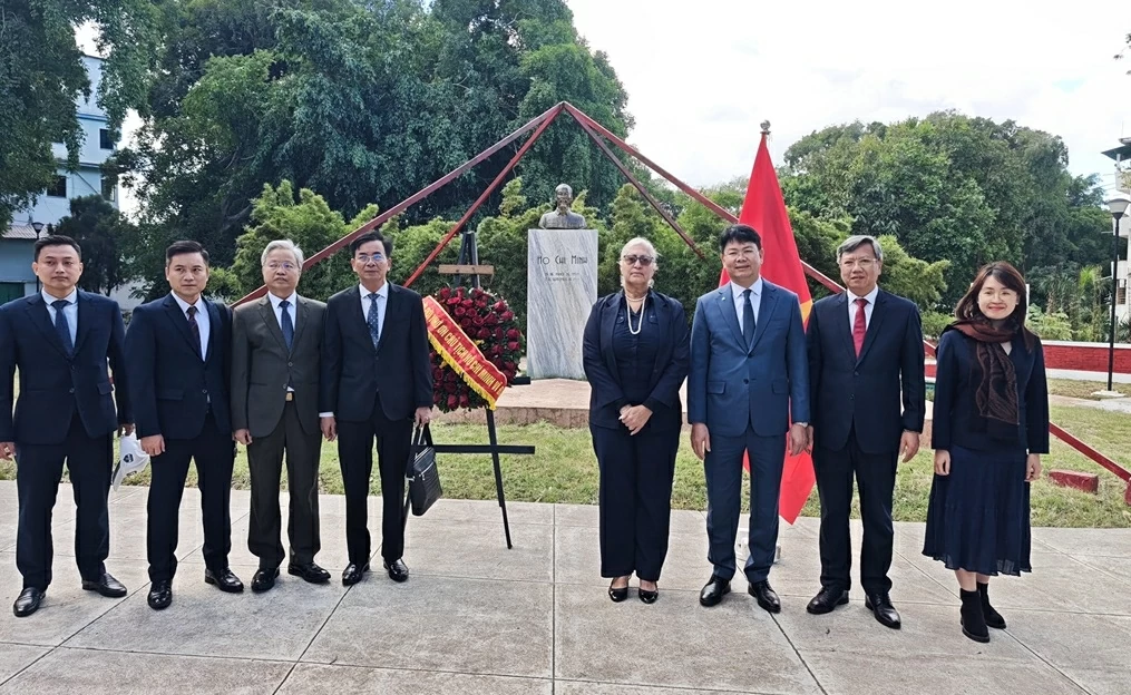Trang trọng lễ kỷ niệm 96 năm Ngày thành lập Đảng và chào mừng thành công Đại hội XIV tại Cuba Trang trọng lễ kỷ niệm 96 năm Ngày thành lập Đảng và chào mừng thành công Đại hội XIV tại Cuba