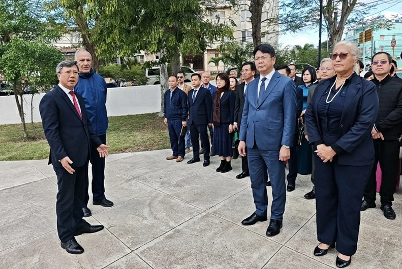 Trang trọng lễ kỷ niệm 96 năm Ngày thành lập Đảng và chào mừng thành công Đại hội XIV tại Cuba Trang trọng lễ kỷ niệm 96 năm Ngày thành lập Đảng và chào mừng thành công Đại hội XIV tại Cuba