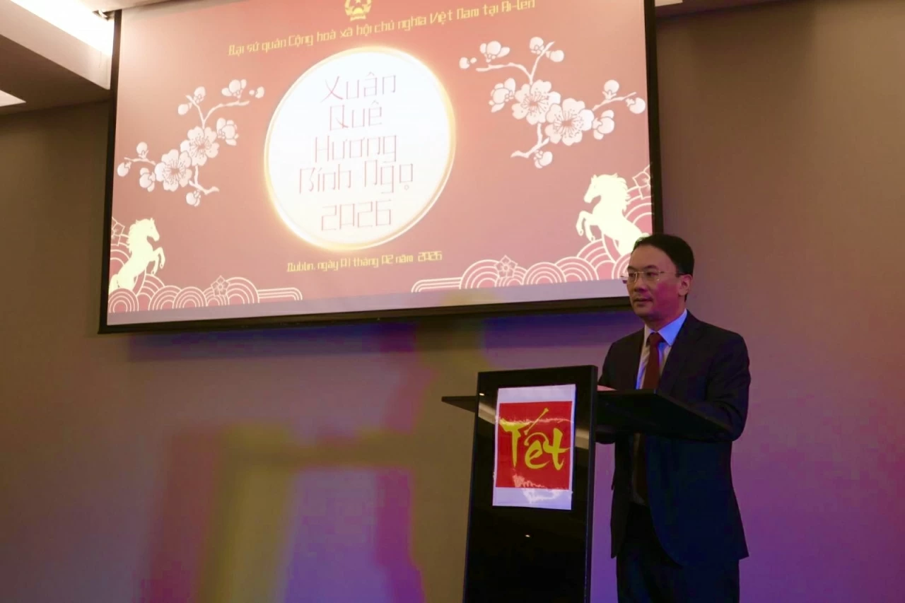 Không gian sum vầy ấm áp, đậm đà hồn Tết Việt tại Xuân quê hương đầu tiên ở Ireland