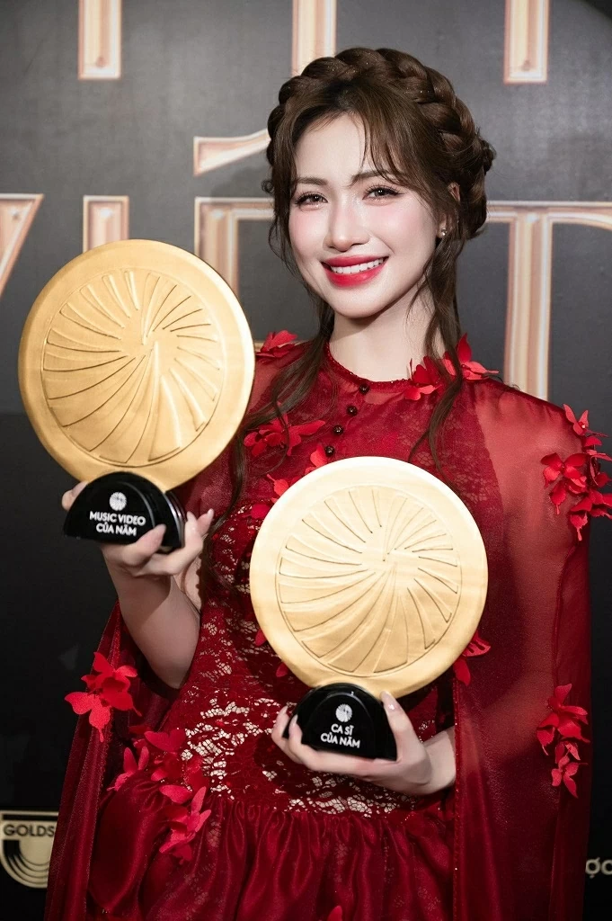 Hòa Minzy: Kể chuyện quê hương bằng âm nhạc