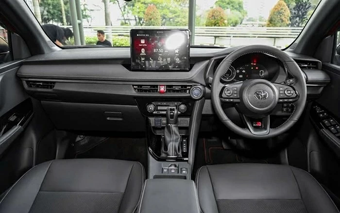 Khoang nội thất Toyota Vios Hybrid gần như giữ nguyên so với các phiên bản trước.