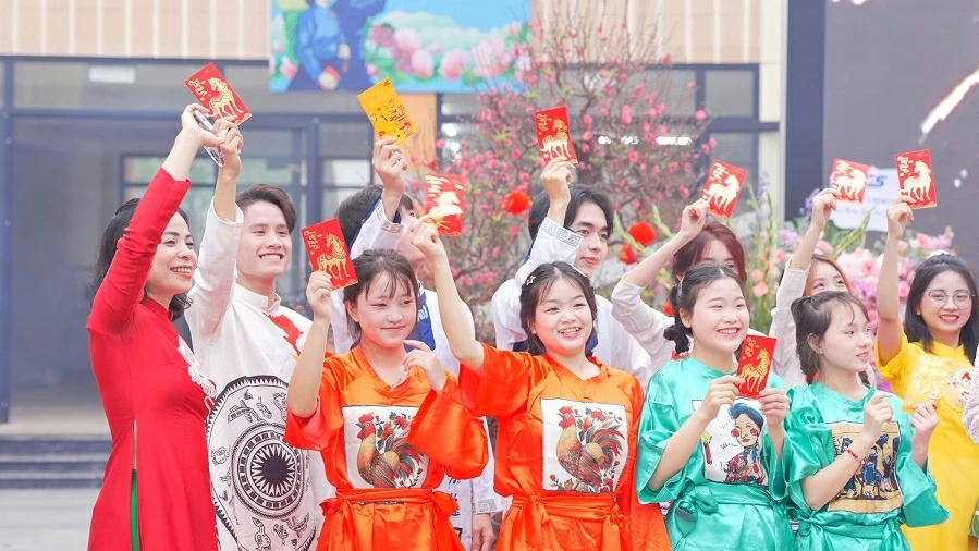 Điểm hẹn giao lưu Tết cổ truyền giữa sinh viên Hà Nội và bạn bè quốc tế