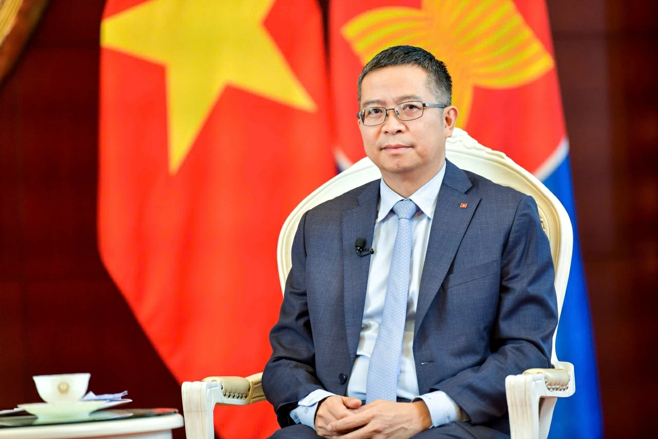 23. (2 trang - Các Đại sứ Việt Nam) Số Tết: Vươn xa như vó ngựa Thánh Gióng 23. (2 trang - Các Đại sứ Việt Nam) Số Tết: Vươn xa như vó ngựa Thánh Gióng