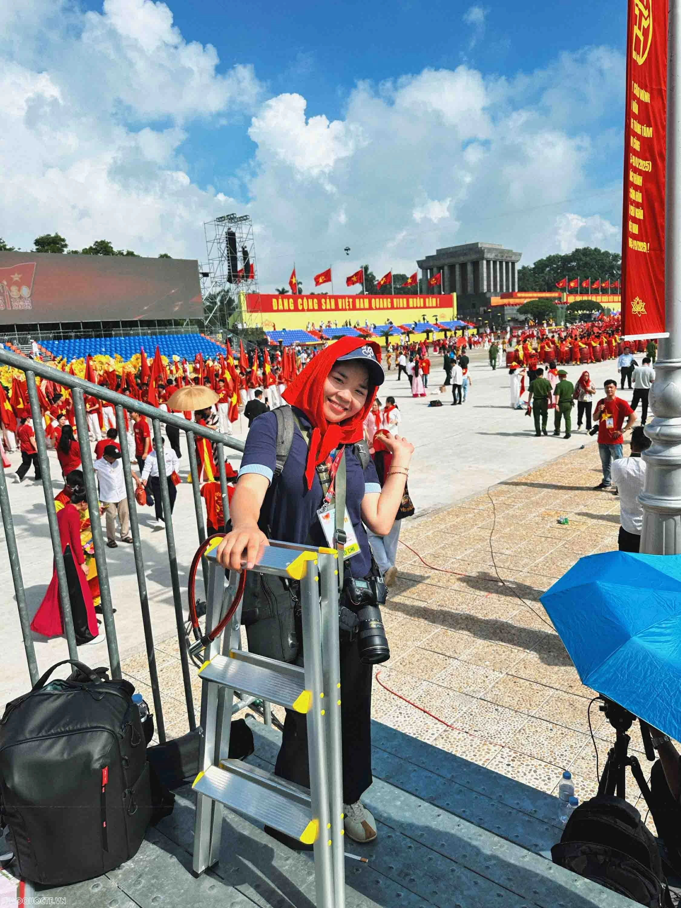 Cùng ống kính theo bước quân hành