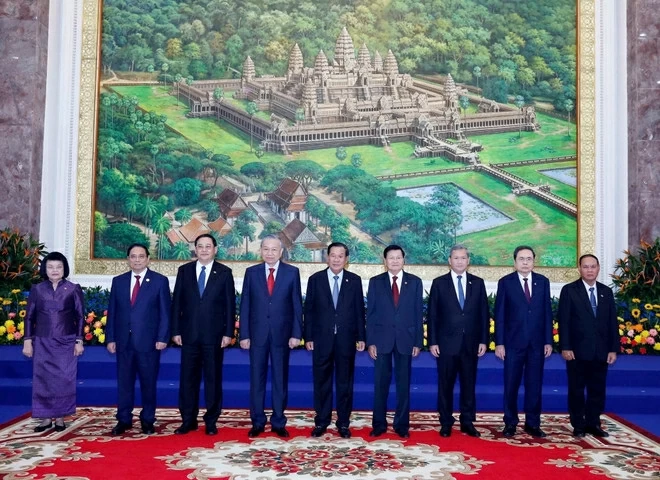 Cuộc gặp giữa Bộ Chính trị Đảng Cộng sản Việt Nam và Ban Thường vụ Đảng Nhân dân Campuchia Cuộc gặp giữa Bộ Chính trị Đảng Cộng sản Việt Nam và Ban Thường vụ Đảng Nhân dân Campuchia