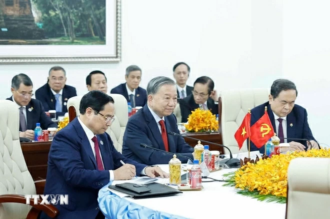 Cuộc gặp giữa Bộ Chính trị Đảng Cộng sản Việt Nam và Ban Thường vụ Đảng Nhân dân Campuchia Cuộc gặp giữa Bộ Chính trị Đảng Cộng sản Việt Nam và Ban Thường vụ Đảng Nhân dân Campuchia