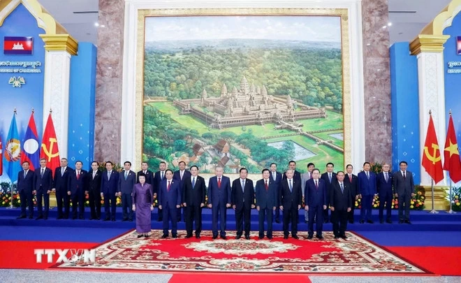 Cuộc gặp giữa Bộ Chính trị Đảng Cộng sản Việt Nam và Ban Thường vụ Đảng Nhân dân Campuchia Cuộc gặp giữa Bộ Chính trị Đảng Cộng sản Việt Nam và Ban Thường vụ Đảng Nhân dân Campuchia