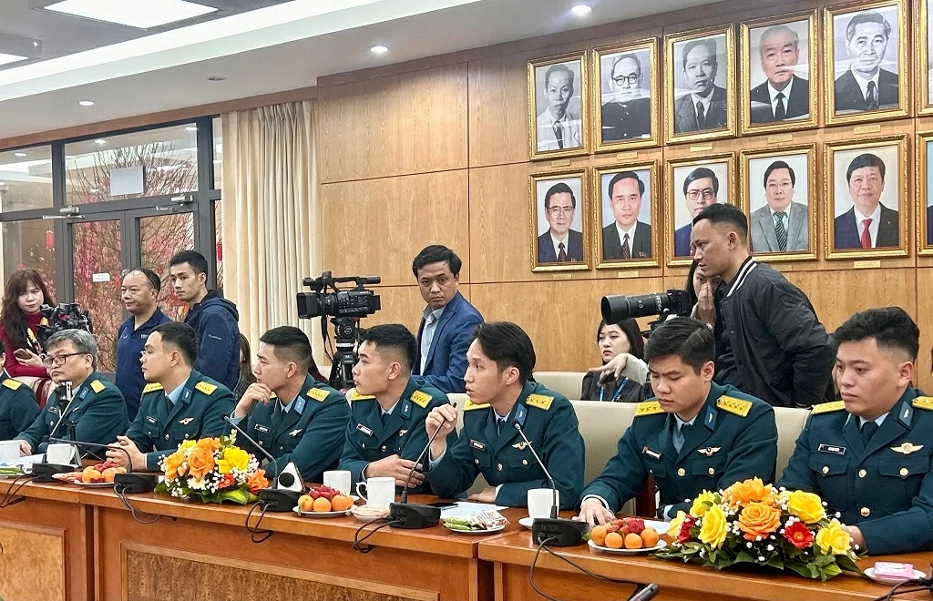 Vươn cao Việt Nam: Cuộc gặp gỡ đặc biệt của những thế hệ chinh phục bầu trời”