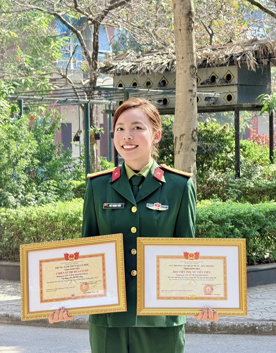 Vẻ đẹp gây sốt của nữ xạ thủ giành Huy chương Bạc SEA Games 33 Vẻ đẹp gây sốt của nữ xạ thủ giành Huy chương Bạc SEA Games 33