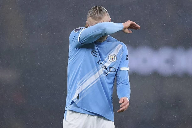 CĐV Man City lo lắng về chấn thương của Haaland