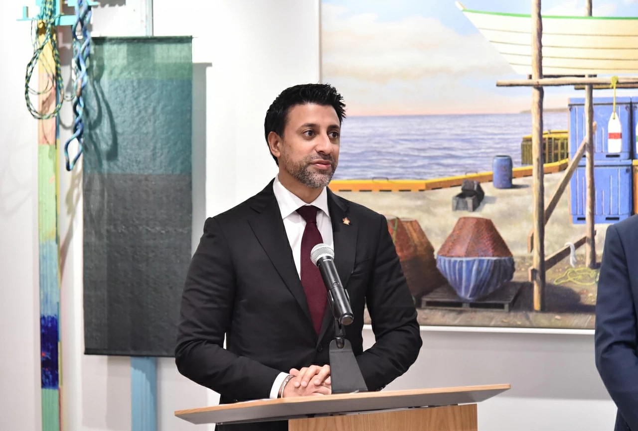 Bộ trưởng Bộ Thương mại quốc tế Canada, ông Maninder Sidhu phát biểu tại buổi lễ. (Ảnh: Thành Long)