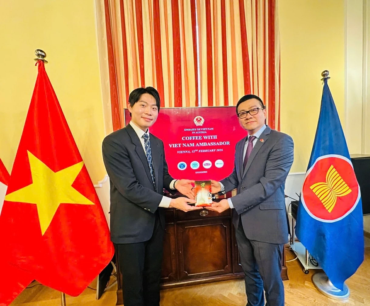 Lan tỏa câu chuyện Việt Nam qua sáng kiến 'Cà phê với Đại sứ' Lan tỏa câu chuyện Việt Nam qua sáng kiến 'Cà phê với Đại sứ'