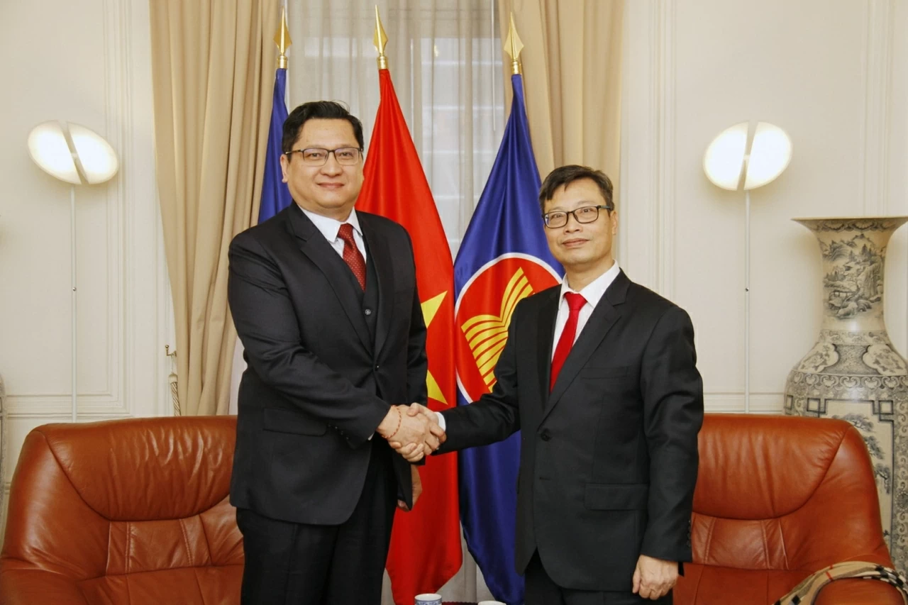 Đại sứ quán Lào tại Pháp chúc mừng Đại hội XIV và Tết Nguyên đán Bính Ngọ 2026