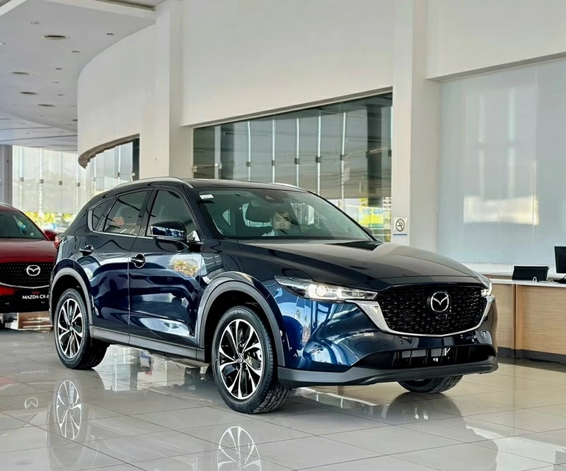 Top 10 xe ô tô động cơ đốt trong bán chạy nhất tháng 1/2026: Mazda CX-5 bức tốc mạnh mẽ.