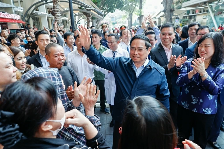 Thủ tướng Phạm Minh Chính kiểm tra công tác ứng trực Tết và thăm, động viên cán bộ, nhân viên y tế, người lao động tại Bệnh viện Bạch Mai - Ảnh: VGP/Nhật Bắc Thủ tướng Phạm Minh Chính kiểm tra công tác ứng trực Tết và thăm, động viên cán bộ, nhân viên y tế, người lao động tại Bệnh viện Bạch Mai - Ảnh: VGP/Nhật Bắc