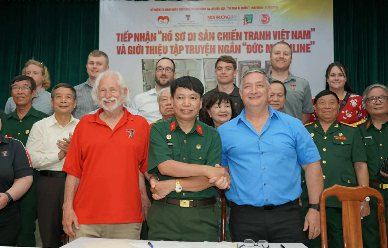Tìm kiếm người mất tích Tìm kiếm người mất tích