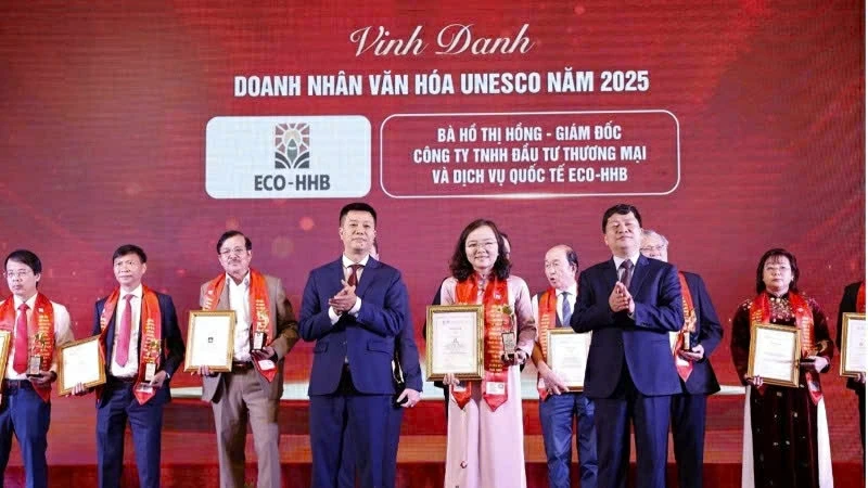 Doanh nhân Hồ Hồng được vinh danh Doanh nhân văn hóa UNESCO năm 2025.
