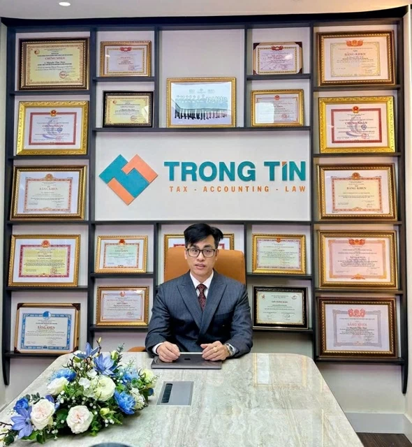 Luật sư, Trọng tài viên Nguyễn Văn Được tại trụ sở Công ty TNHH Kế toán và Tư vấn Thuế Trọng Tín do ông trực tiếp điều hành. Luật sư, Trọng tài viên Nguyễn Văn Được tại trụ sở Công ty TNHH Kế toán và Tư vấn Thuế Trọng Tín do ông trực tiếp điều hành.