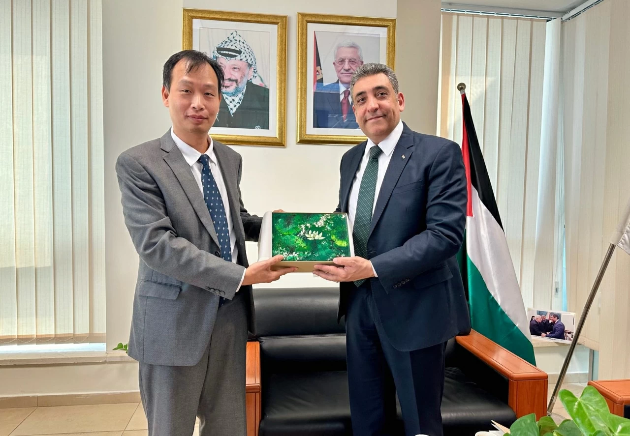 Đại sứ Nguyễn Nam Dương trình Thư ủy nhiệm lên Tổng thống Nhà nước Palestine Mahmoud Abbas