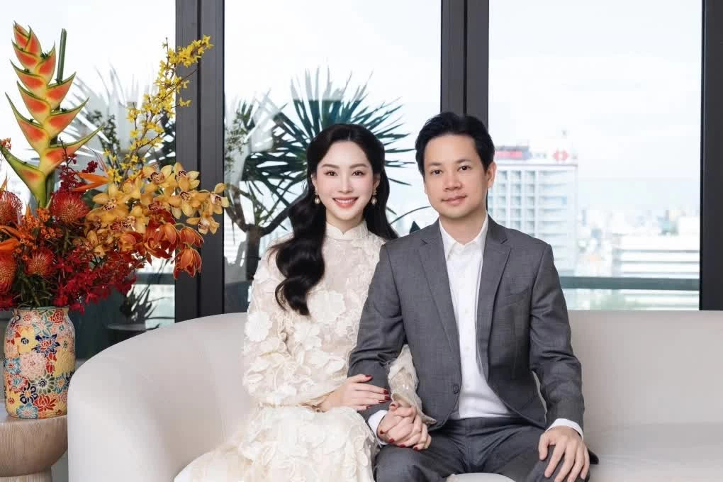 Hoa hậu Đặng Thu Thảo đăng khoảnh khắc gia đình trong dịp Tết Bính Ngọ