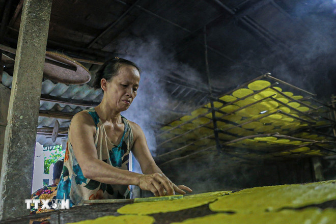 ttxvn-lang-nghe-banh-trang-luu-bao-2.jpg