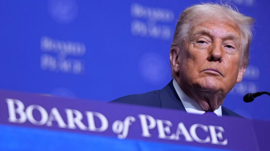 Tổng thống Trump đưa ra phát biểu trên tại phiên khai mạc Hội đồng Hòa bình ở Washington ngày 19/2. (Nguồn: Sky News)