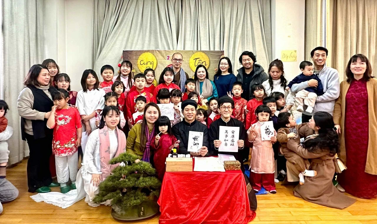 Lần đầu tiên các trường Việt ngữ tại Osaka phối hợp tổ chức Hội chợ Xuân, lan toả tiếng Việt và văn hoá Việt nơi xa xứ