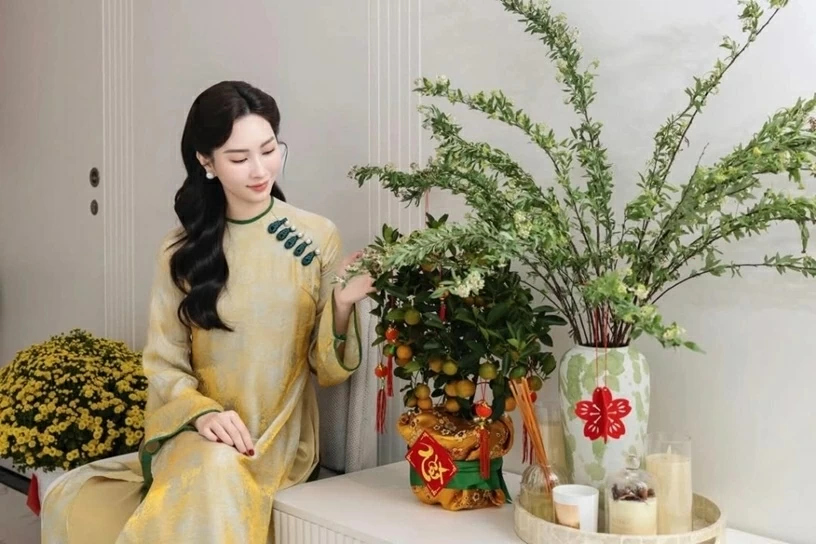 Hoa hậu Đặng Thu Thảo trang hoàng nhiều loại cây, hoa hút tài lộc ngày Tết