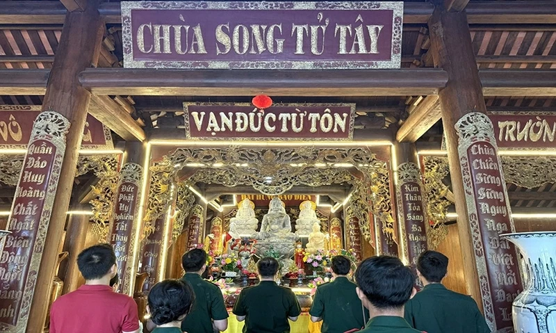 Chùa Song Tử Tây, nơi neo giữ hồn dân tộc giữa trùng khơi.