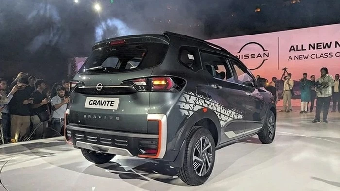 Cận cảnh xe MPV 7 chỗ Nissan Gravite ra mắt tại Ấn Độ