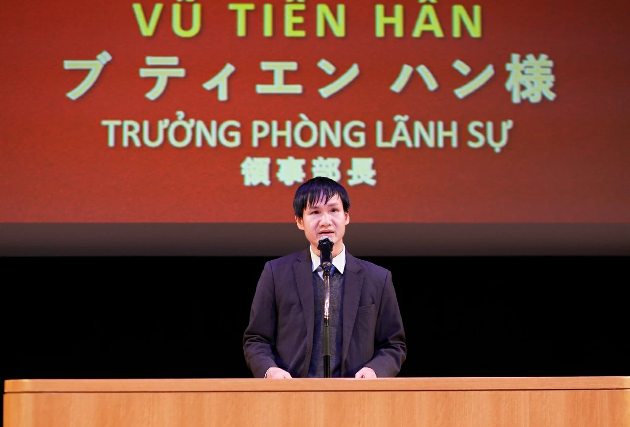 Ông Vũ Tiến Hân, Tham tán, Trưởng phòng Lãnh sự, Đại sứ quán Việt Nam tại Nhật Bản phát biểu tại chương trình.